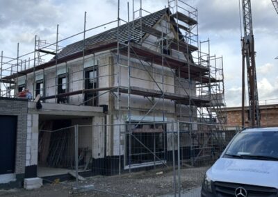 AZ Baumontage bei der Fenstermontage an einem Neubau mit Gerüst in Wassenberg – Kreis Heinsberg NRW