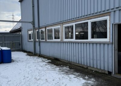Professionell montierte Fensterfront an einem Gewerbebau in Wassenberg – AZ Baumontage Kreis Heinsberg NRW